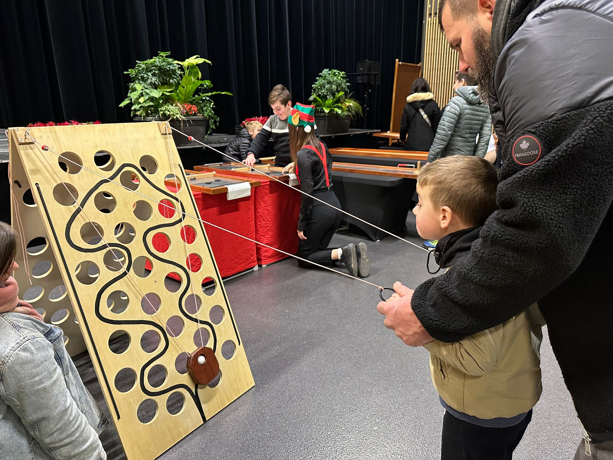 Animations jeux bois pour le Noël de l'entreprise COS Meaux dans le 77