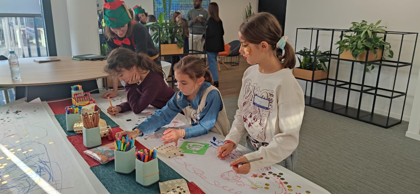 Animation enfant créative noël entreprise Floa 2024 Poitiers