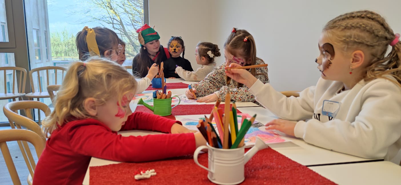 Animation enfant créative noël entreprise Floa 2024
