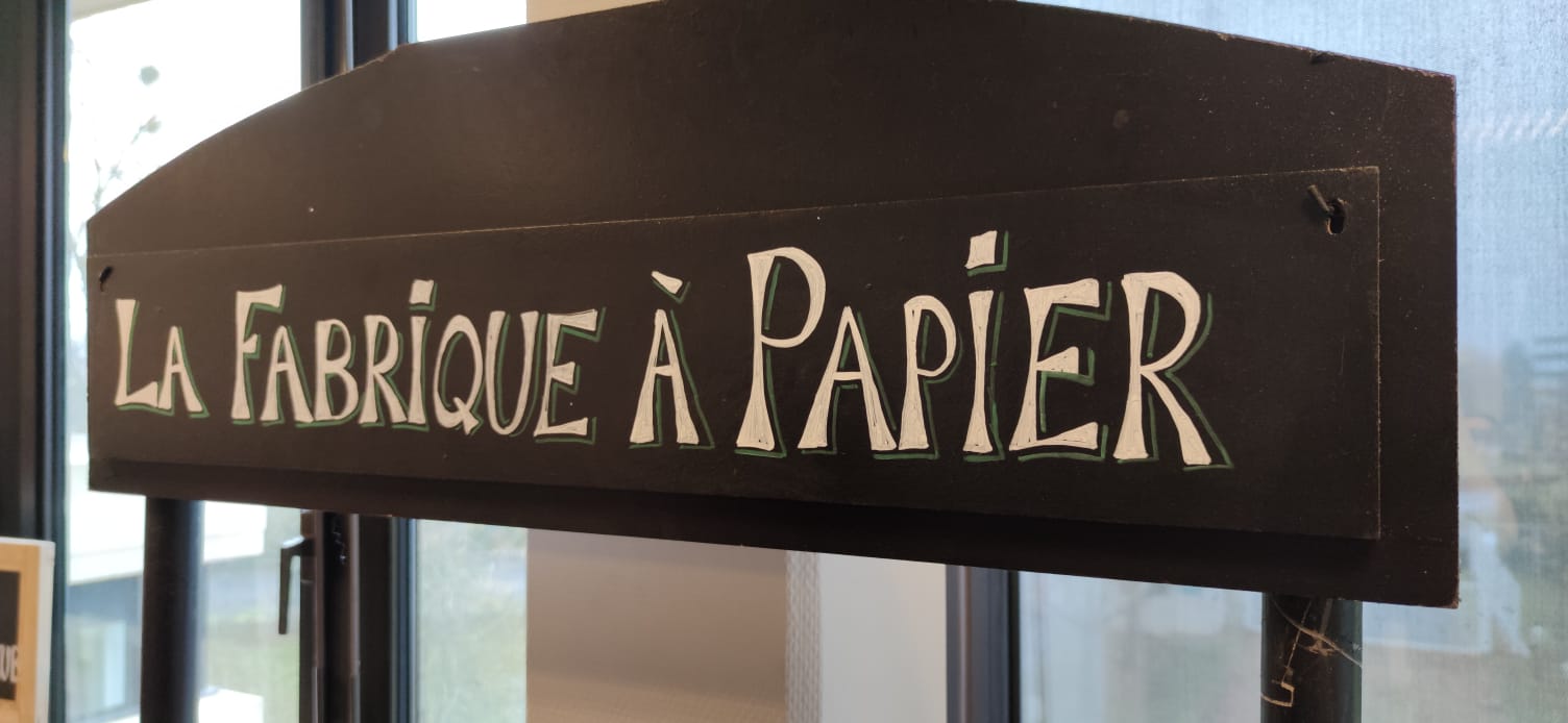 Animation événementielle pour enfants sur le thème écologie La Fabrique à papier SB 2023 stand