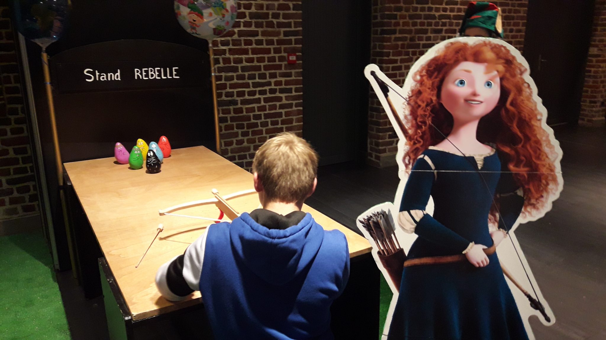 Animation-pour-arbre-de-noël-thème-Rebelle-2048x1152