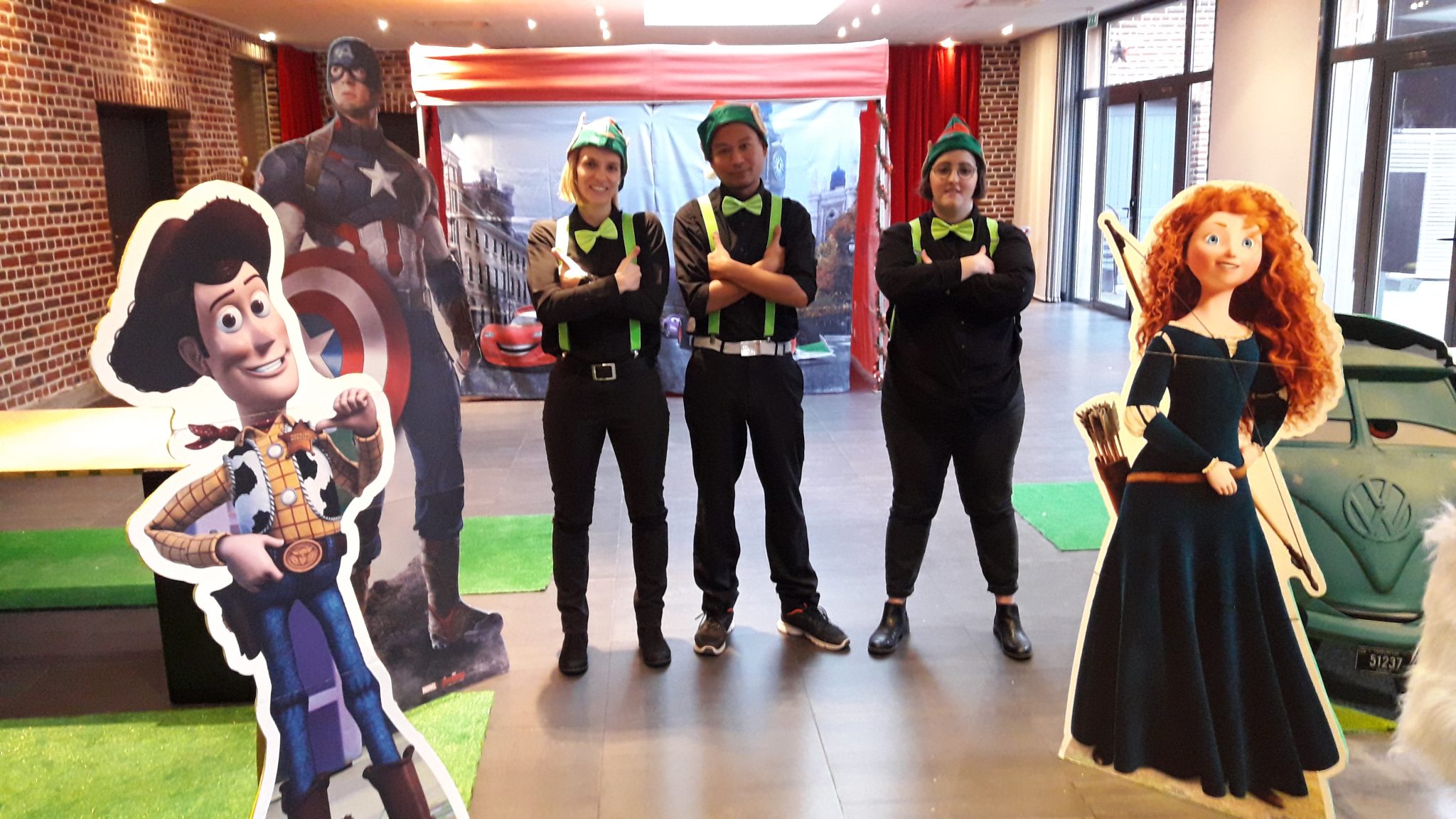 Animation-pour-arbre-de-noël-thème-disney-dessins-animés-2048x1152