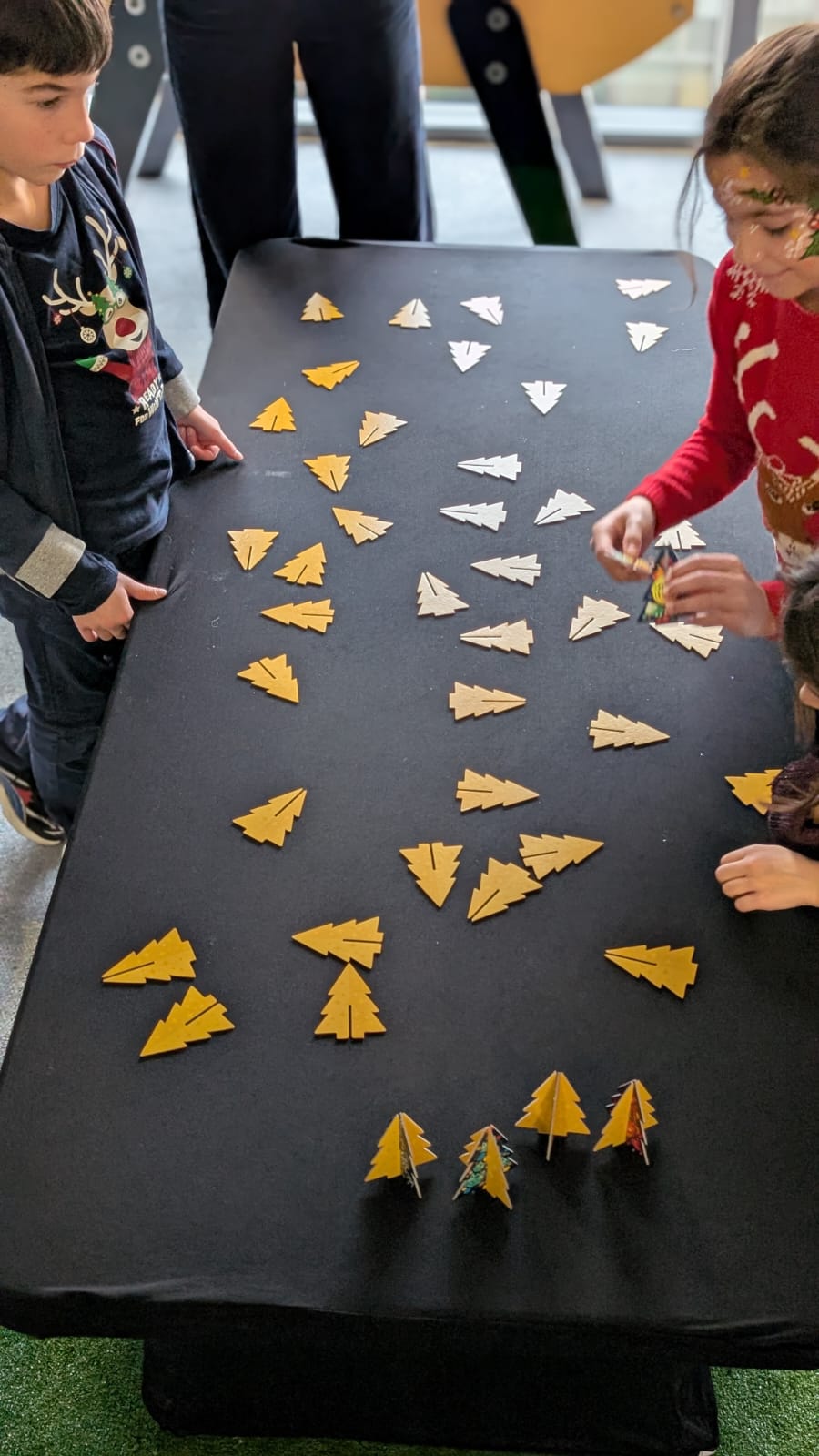 Animations de noël pour enfant Juniper à Paris en 2025