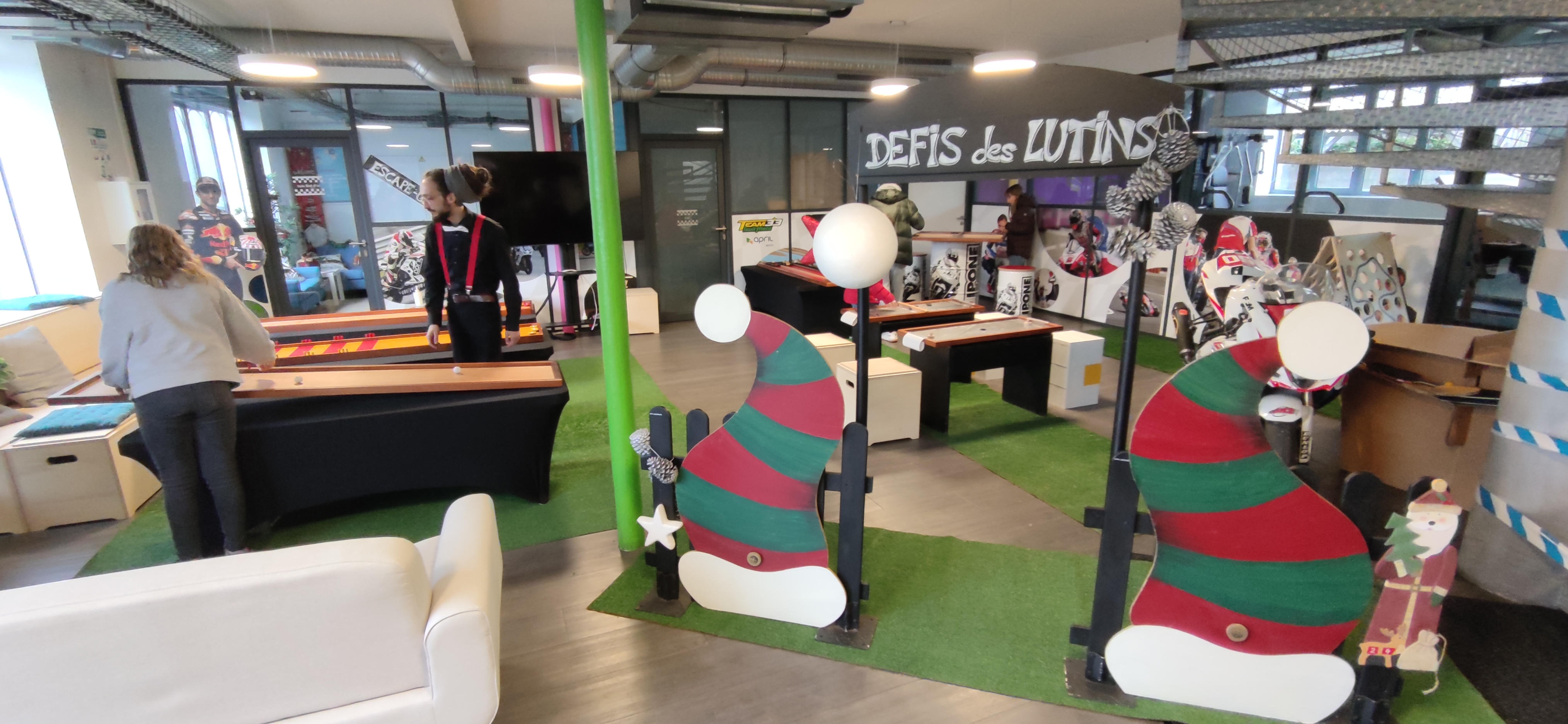 Animations enfant jeux en bois pour le noël de l'entreprise APRIL à Orléans et Tours en 2024
