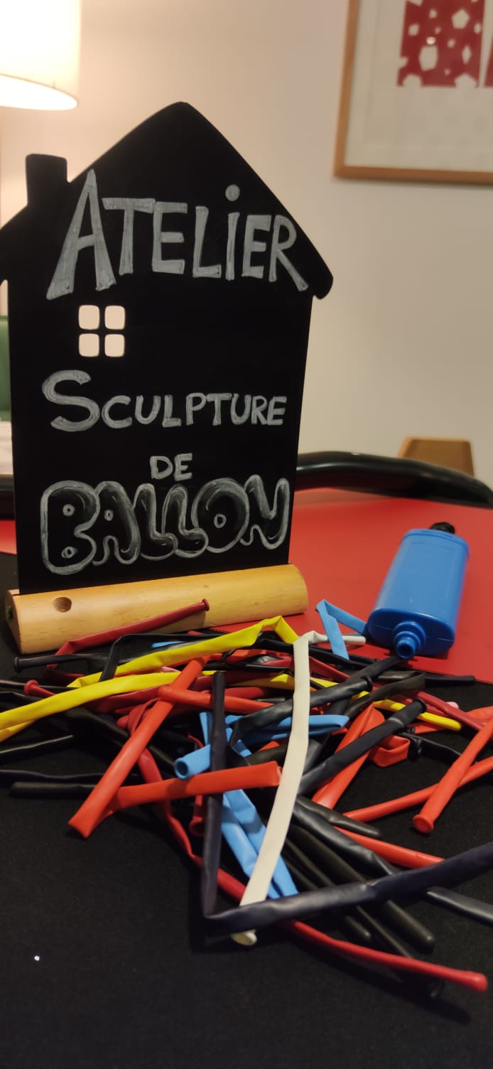 Arbre de noël Meritis Paris 2020 Atelier sculpture de ballons