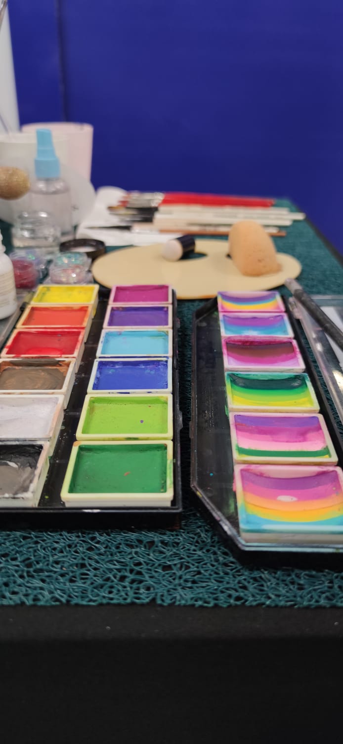Arbre de noël Paris stand maquillage avlmmn