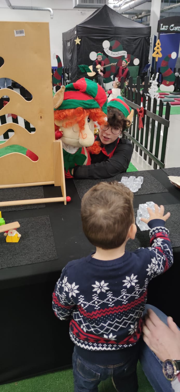 Arbre de noël Paris stand pour petite enfance marionnette avlmmn