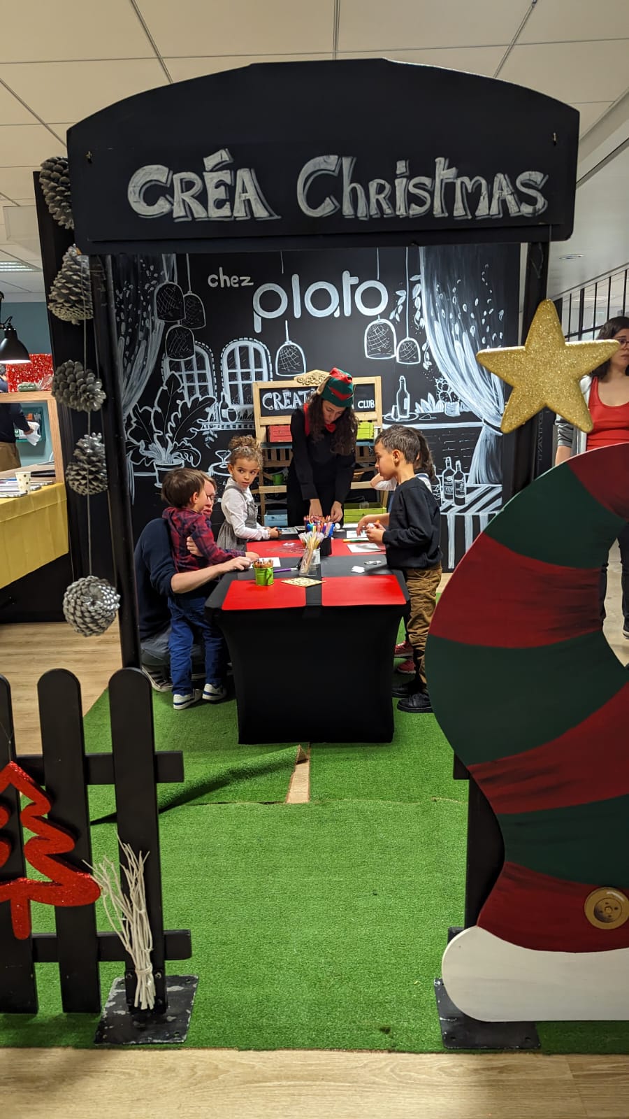 Stand animation pour arbre de noël à Paris Créa Christmas 2023