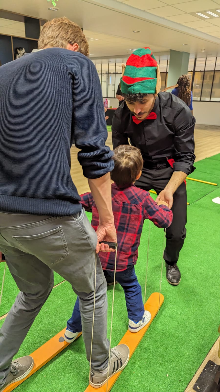 Stand animation pour arbre de noël à Paris Duo à Skis Noël 2023