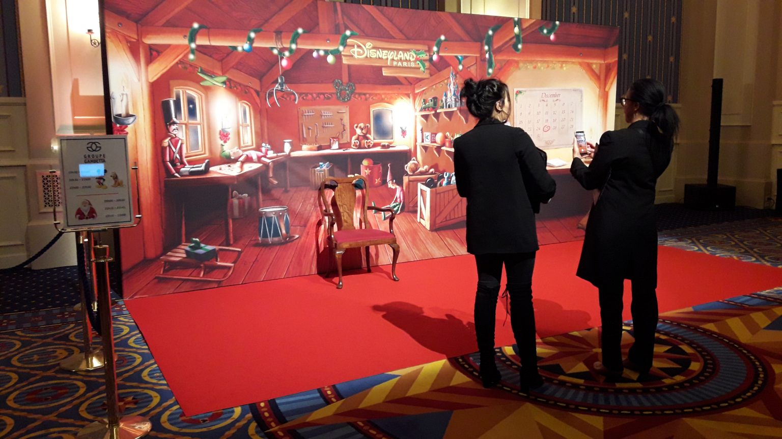 Stands-animations-photo-pour-arbres-de-noël-avec-décors-trompe-loeil-1536x864