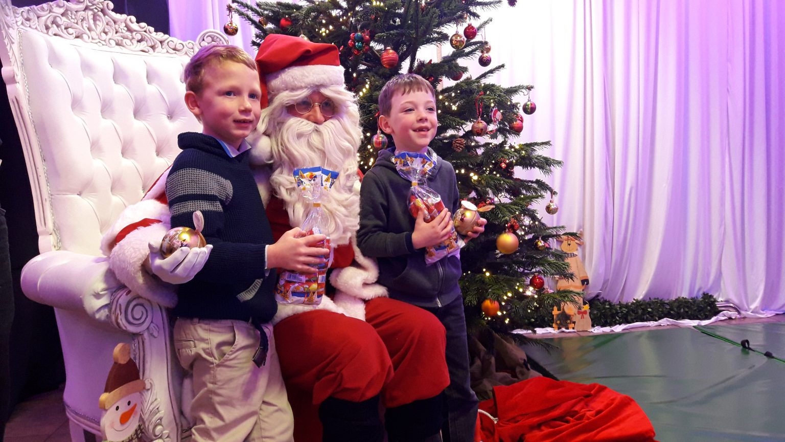 Stands-animations-pour-arbres-de-noël-sapin-1536x864