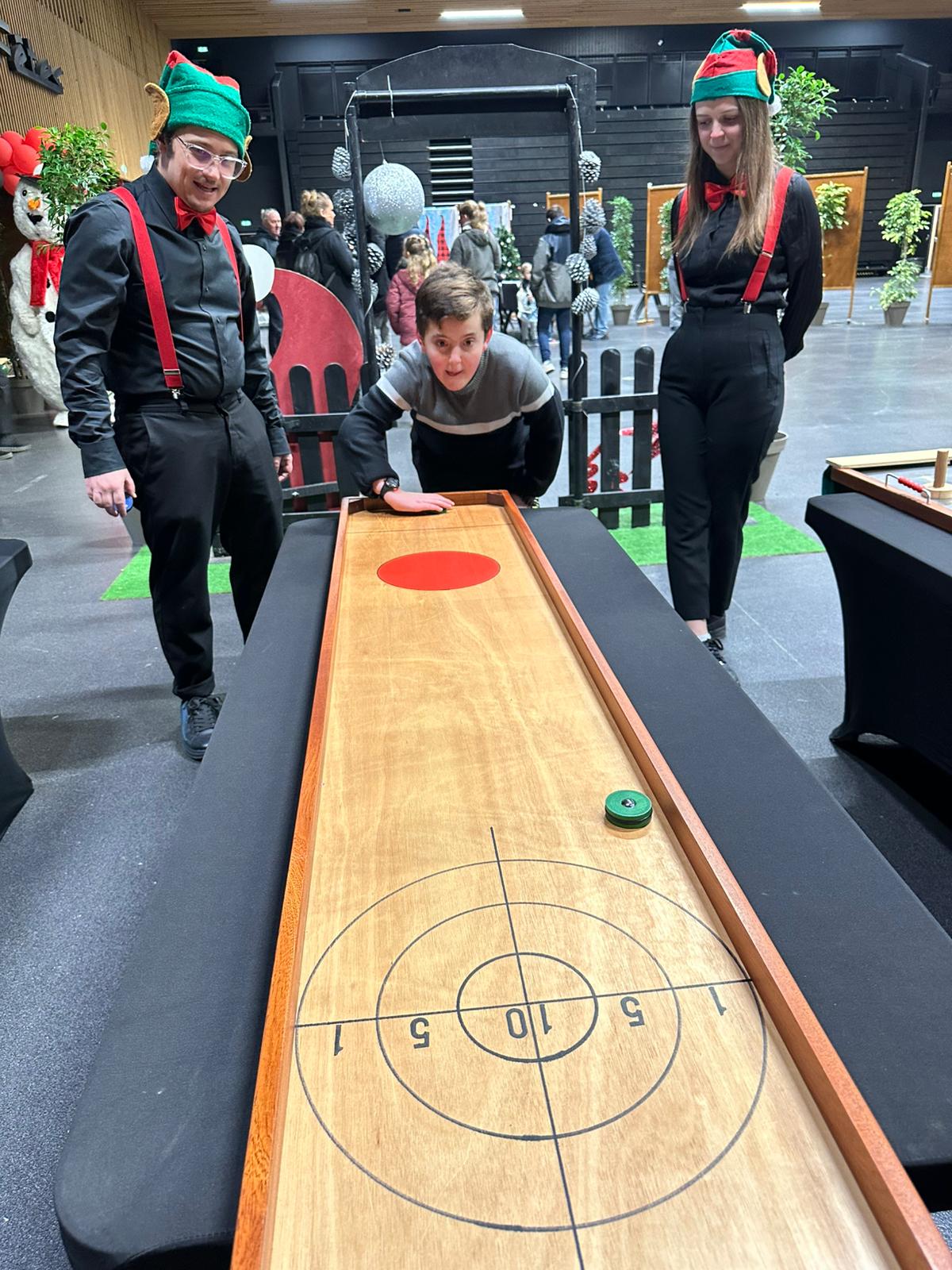 Abre de noël pour entreprise à Meaux en 2024 Stand jeu en bois
