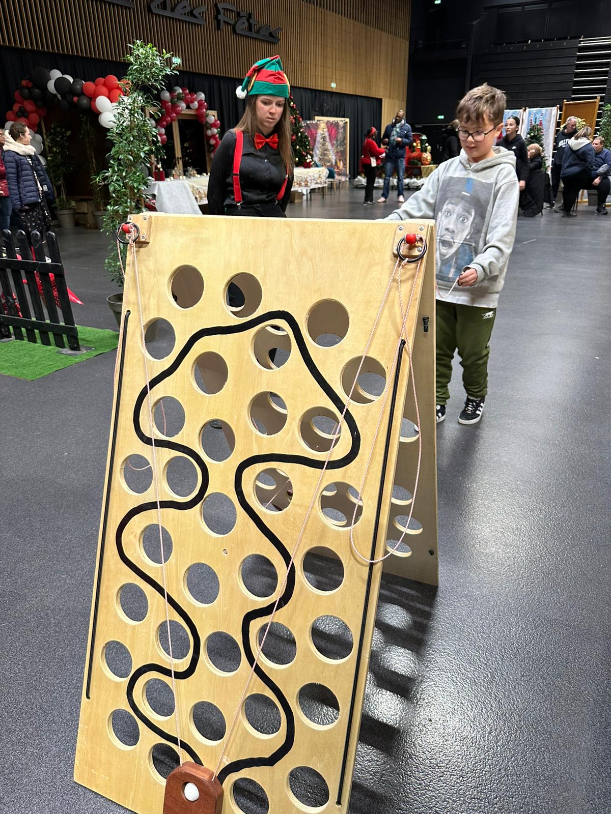 Abre de noël pour entreprise à Meaux en 2024 Stand jeux en bois