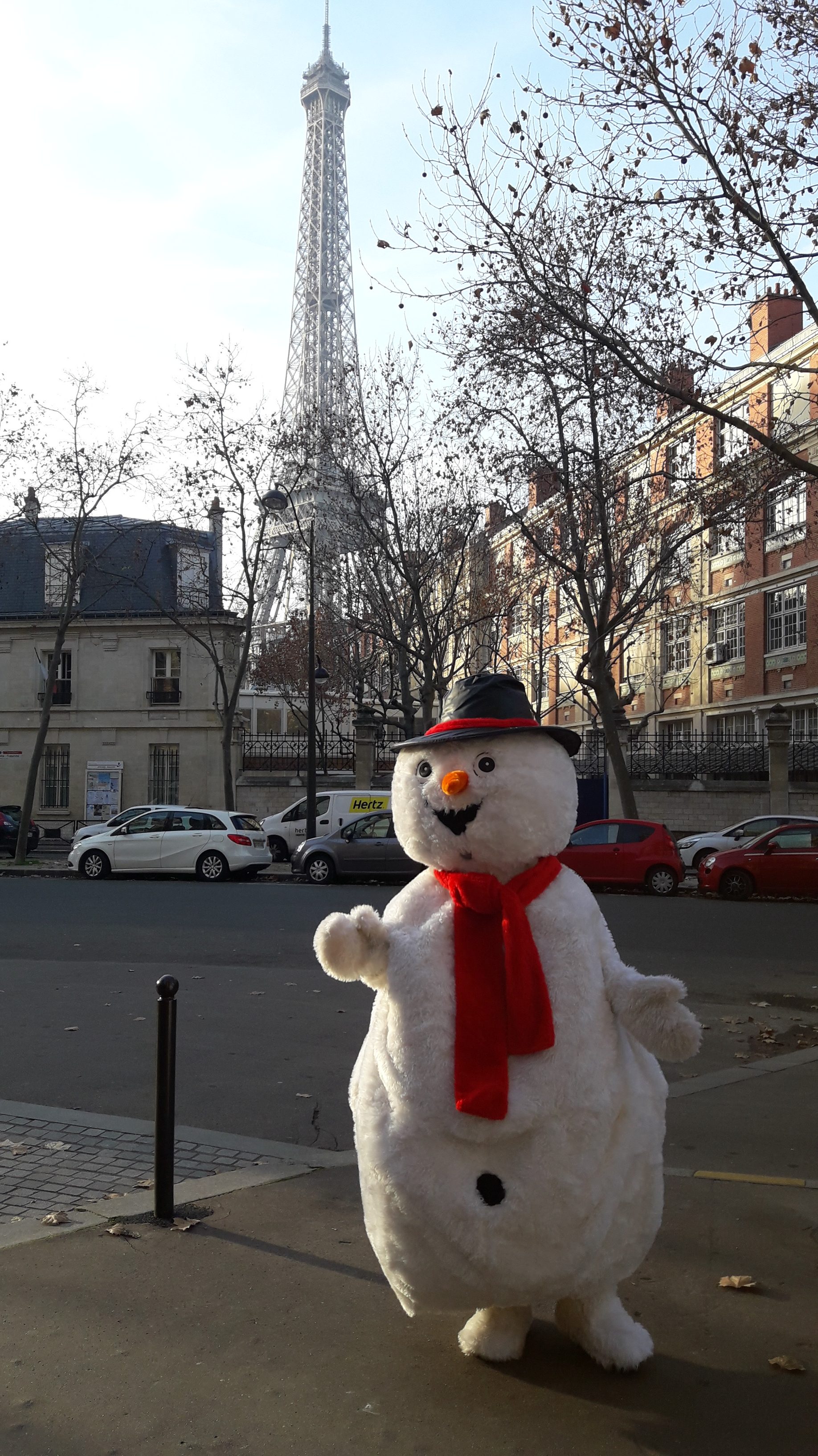 Animation accueil Mascotte Arbre de Noël Bleekers Tour eiffel Paris