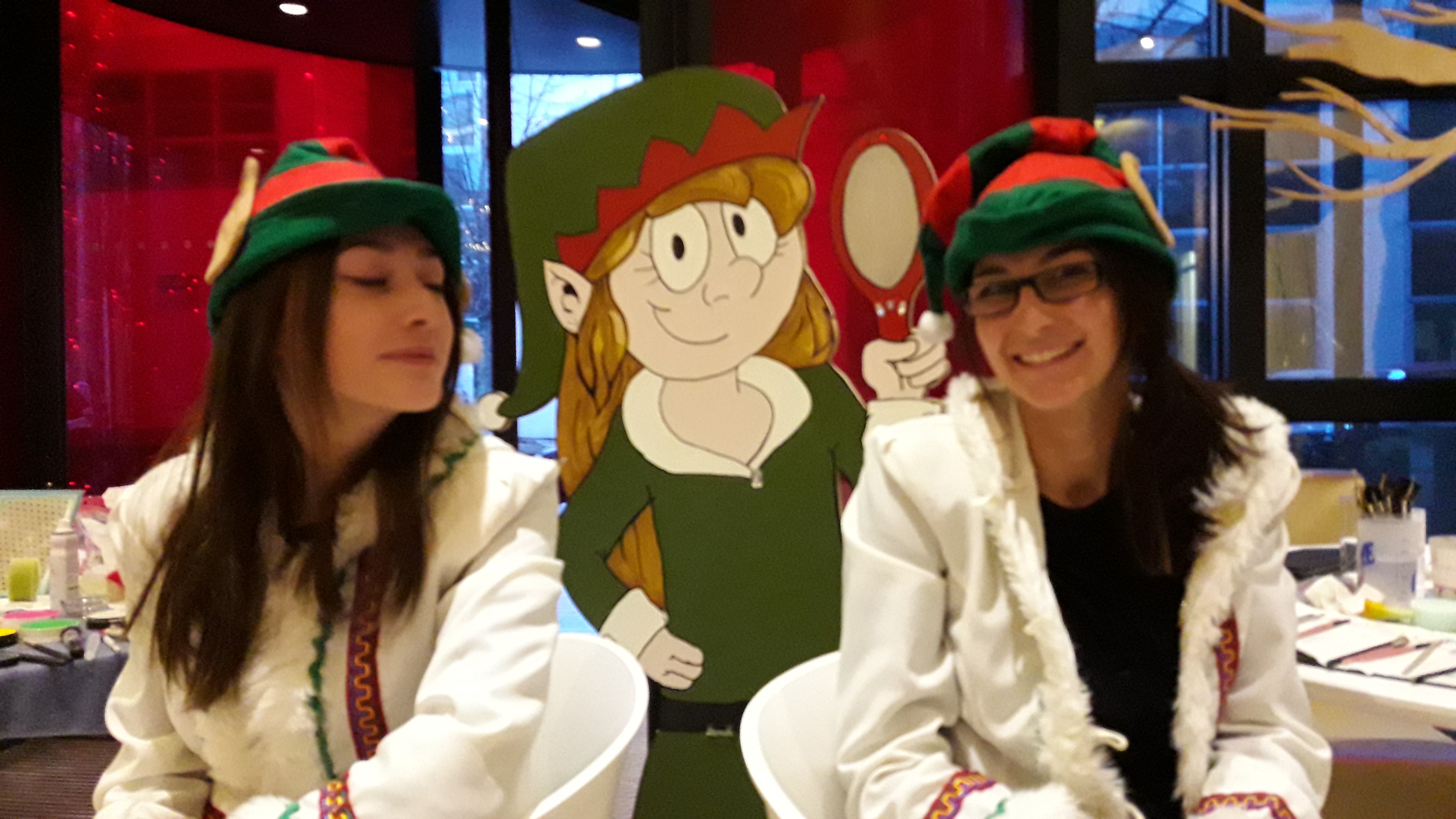 Arbre de noël agence Com5 Paris DDL Stand animation Maquilleuses