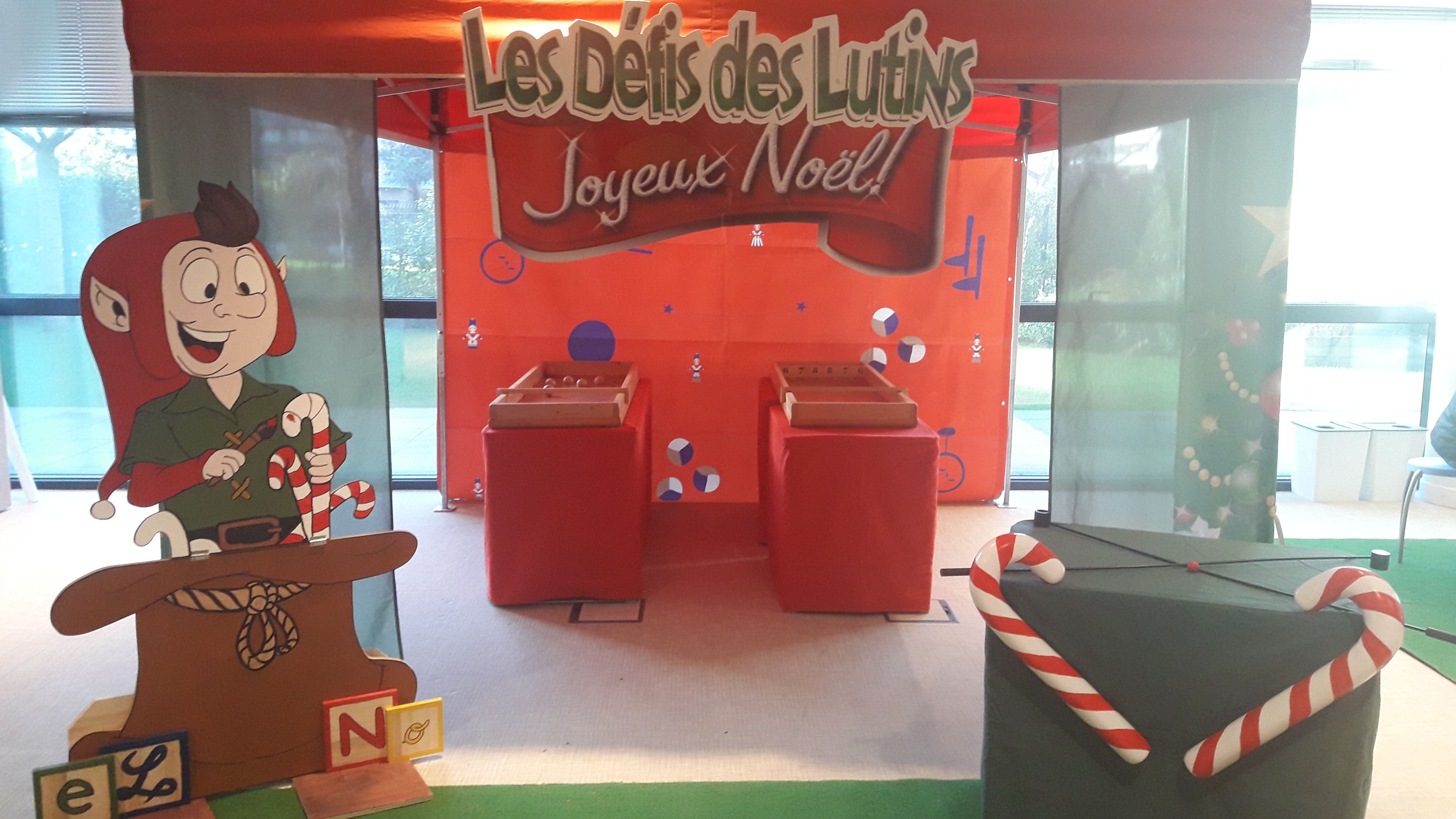 Arbre de noël agence Com5 Paris DDL Stand animation