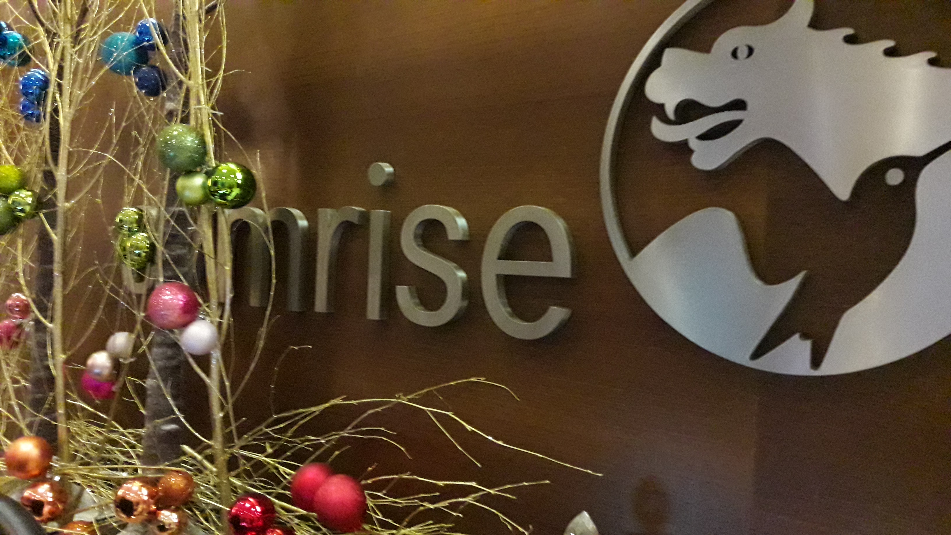 Arbre de noël agence Com5 Paris première