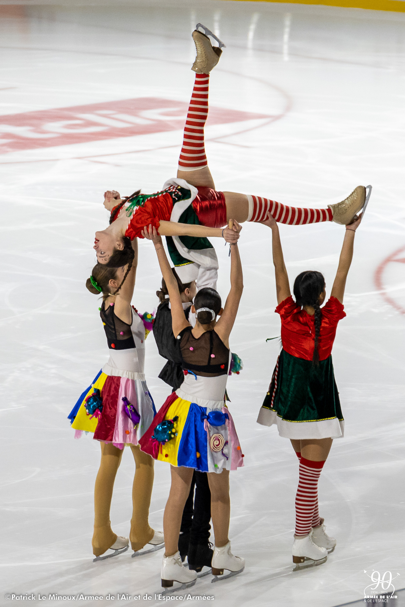 Arbre de Noël de la BA 106 à la patinoire de Mériadeck.