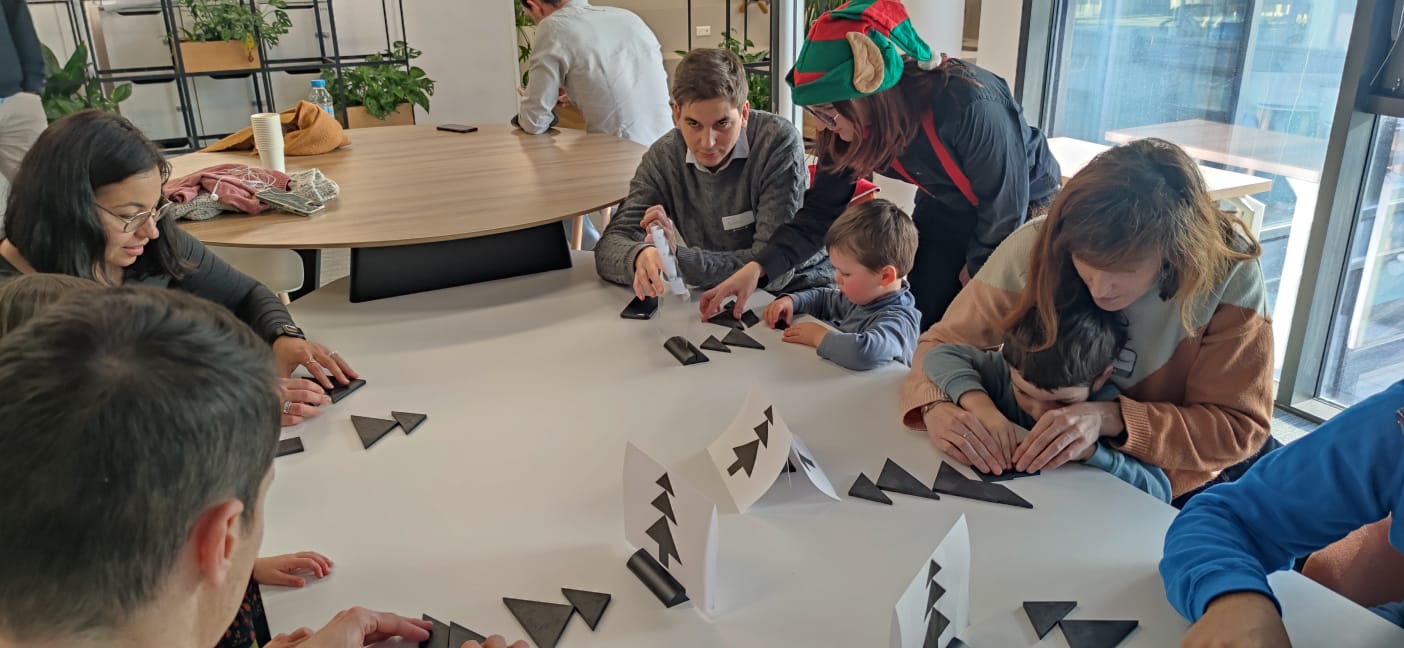 Arbre de noël entreprise garderie des enfants FLOA 2024