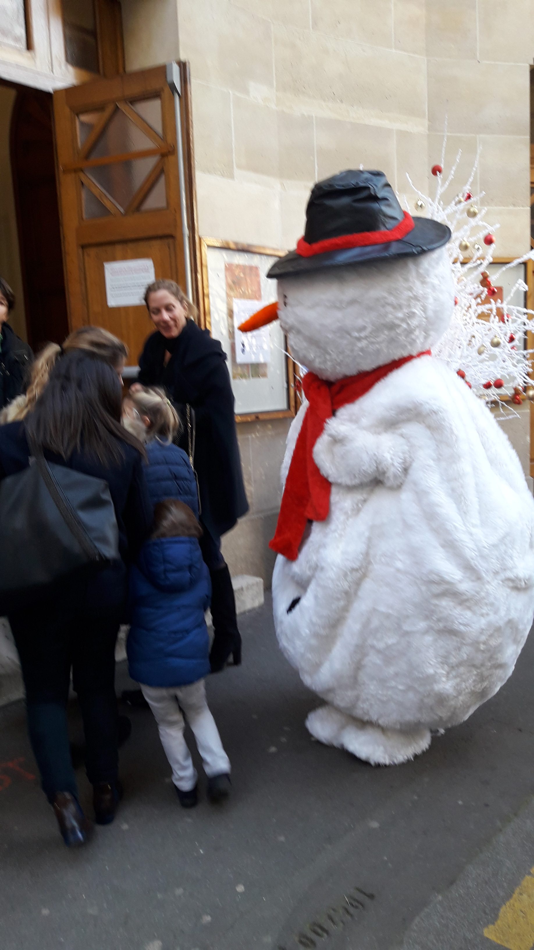 Mascotte accueil Arbre de Noël Bleekers Paris