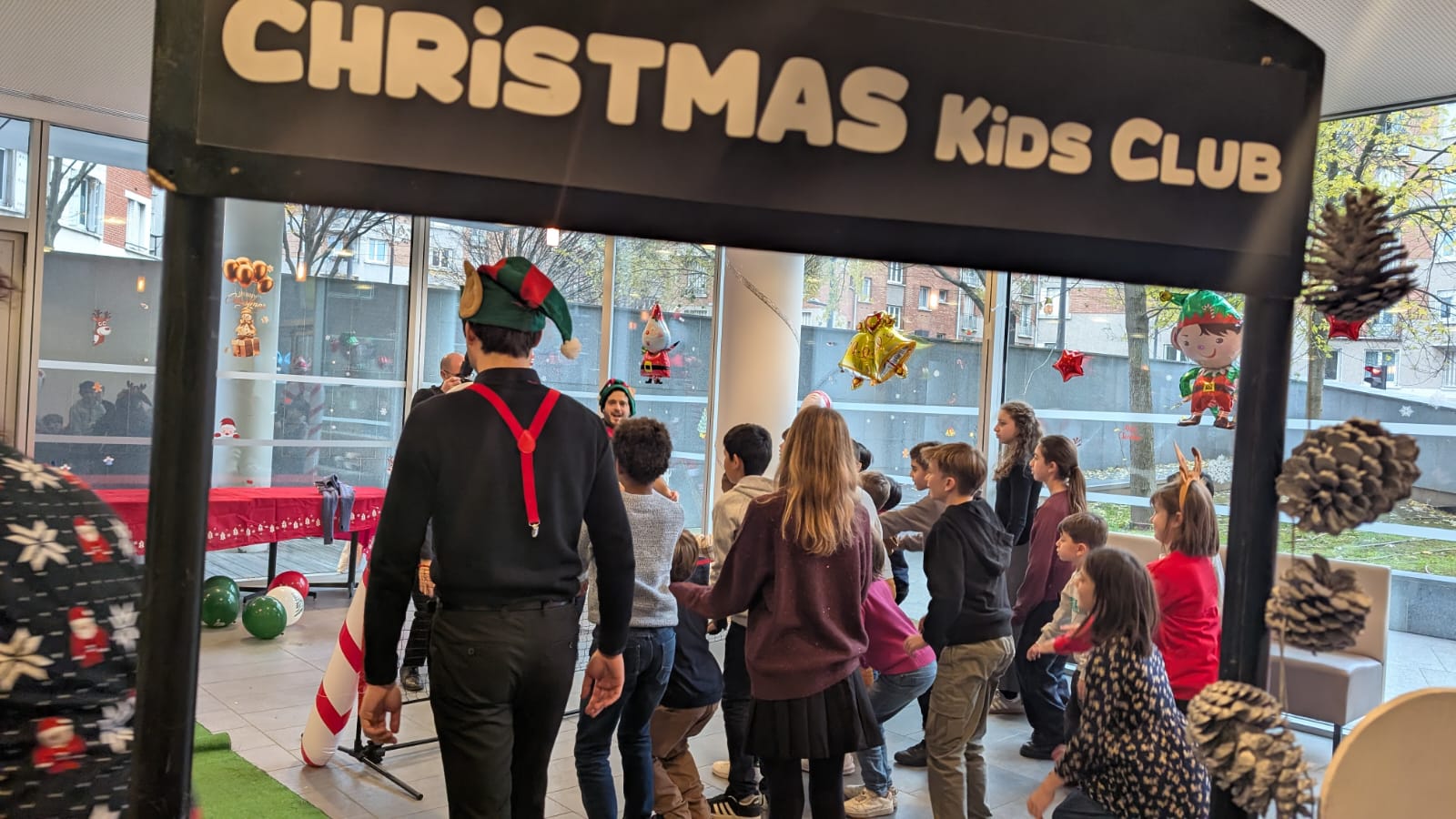 Animation enfant noël entreprise avec prise en charge du jeune public