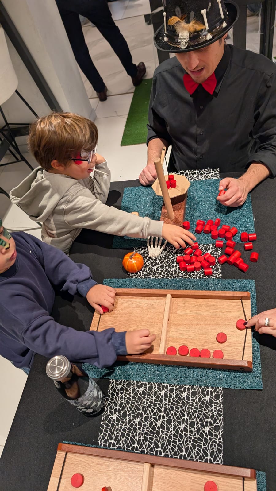 Animation enfants jeux en bois pour Halloween
