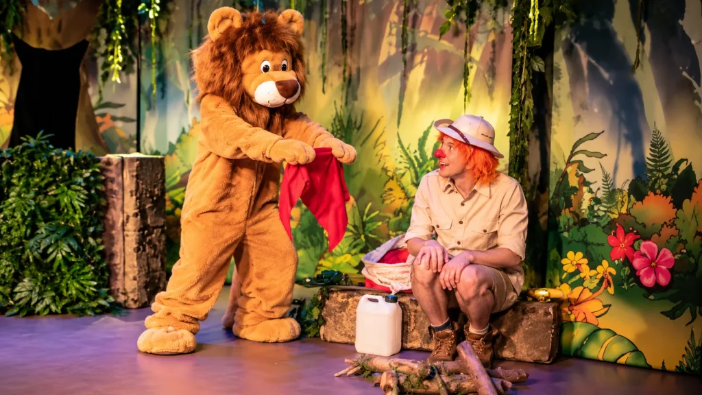 Spectacle pour enfants en entreprise sur le thème de la chasse au trésor dans la jungle